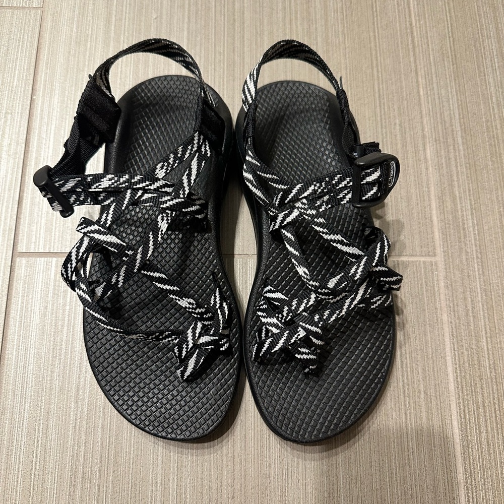 Chaco Cloud X2 sandal black and white